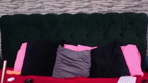 sarrarose online show from September 14, 2025, 8:19 pm