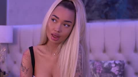 Dennise online show from September 12, 2025, 6:19 pm