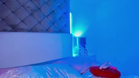 selene  online show from February 1, 2025, 7:13 pm