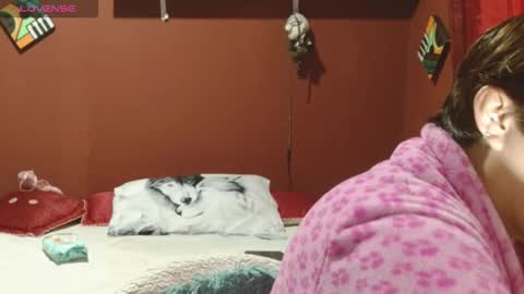 S A S H A R O S E online show from November 18, 2025, 1:04 pm