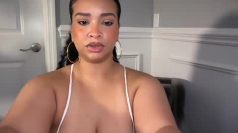 Sasha Estrella online show from July 24, 2026, 5:05 am
