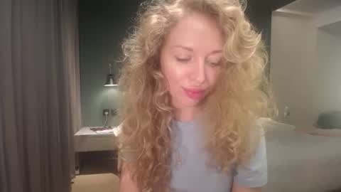 Sasha online show from November 6, 2025, 11:33 am