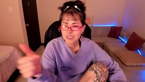 saskia_vellour online show from June 14, 2026, 5:20 am