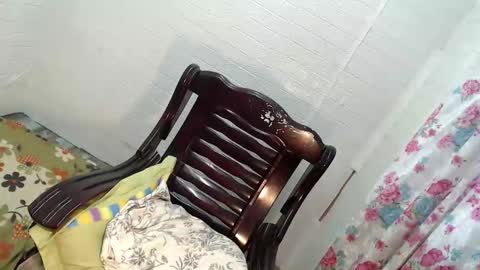 KEYLLA online show from April 24, 2026, 1:19 am