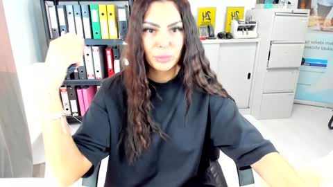 sassytiff online show from September 21, 2025, 1:02 pm