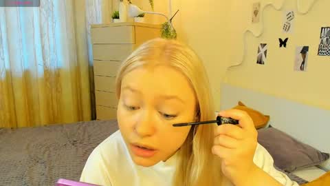 satinpresence online show from May 19, 2026, 5:03 am