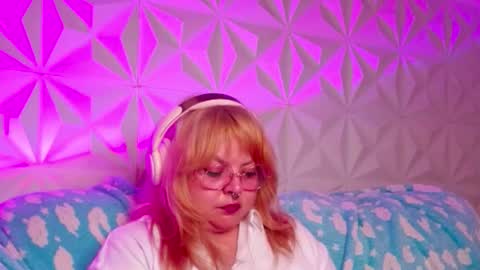 Gina George online show from October 12, 2025, 2:10 am