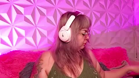 Gina George online show from November 25, 2025, 1:05 am