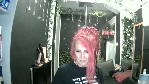 Snapshot of saucysky chatting on June 8, 2026, 8:42 pm SaucySky online show from June 8, 2026, 8:42 pm
