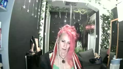 Snapshot of saucysky chatting on June 9, 2026, 8:42 pm SaucySky online show from June 9, 2026, 8:42 pm