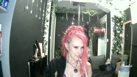 Snapshot of saucysky chatting on June 11, 2026, 12:32 am SaucySky online show from June 11, 2026, 12:32 am