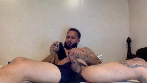 Snapshot of savagebullxxx chatting on April 26, 2026, 2:42 am savagebullxxx online show from April 26, 2026, 2:42 am