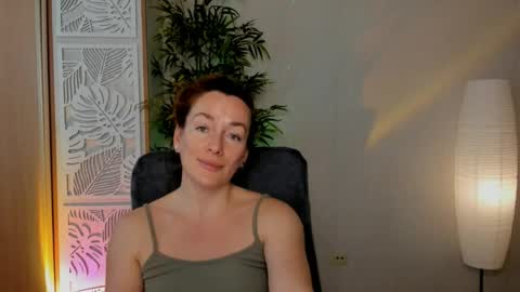 Snapshot of save_the_qween chatting on April 9, 2026, 7:36 am save the qween online show from April 9, 2026, 7:36 am