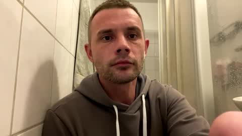 chamomile online show from October 19, 2025, 1:28 am