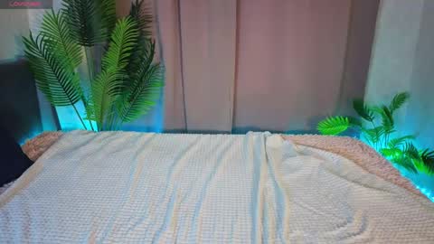 Kira  GMT 7 Mon Thu-Sun  0800am-0200pm  online show from May 10, 2026, 9:25 am