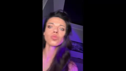 Sophie online show from July 29, 2026, 7:06 am