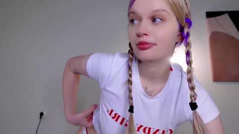 Snapshot of scarlet_enchantress chatting on November 17, 2025, 6:08 am scarlet_enchantress online show from November 17, 2025, 6:08 am