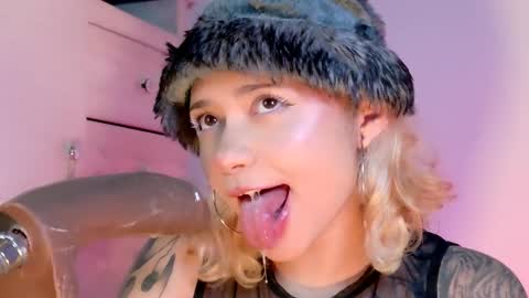 scarlet_gold online show from April 6, 2026, 12:30 am