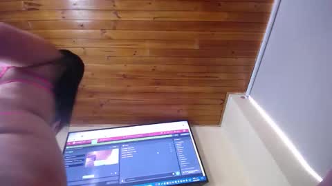 Snapshot of scarlet_tommy chatting on February 23, 2026, 9:01 pm scarlet_tommy online show from February 23, 2026, 9:01 pm