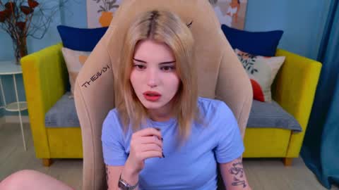 scarletblackwood online show from April 8, 2026, 5:18 am