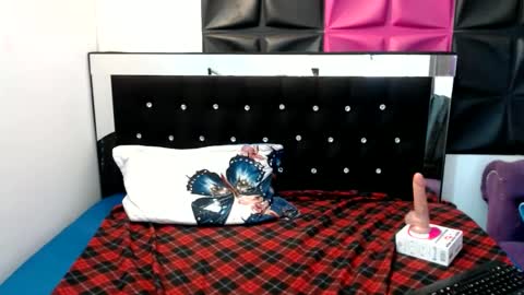 scarletglow1 online show from January 21, 2025, 5:51 pm