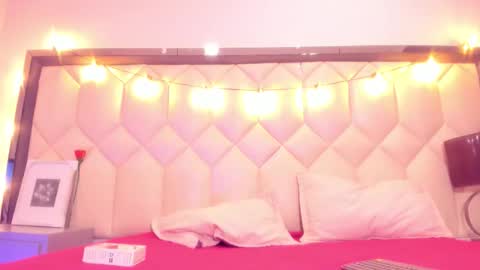 scarlethbigbug online show from February 21, 2026, 11:44 am