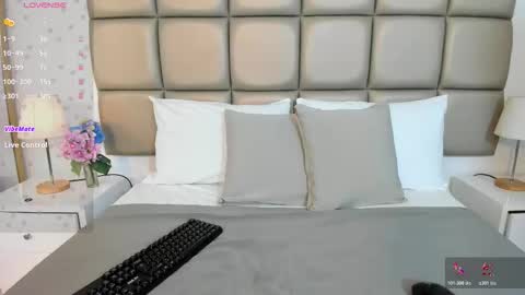 scarlethroa online show from November 8, 2025, 3:39 am