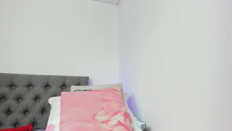 Snapshot of scarlethxs chatting on December 10, 2024, 6:28 pm SOFI online show from December 10, 2024, 6:28 pm