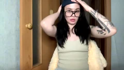 scarletpetal online show from February 13, 2025, 12:00 pm