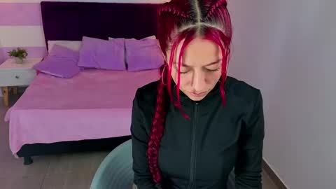 Scarlett online show from April 17, 2026, 1:47 pm