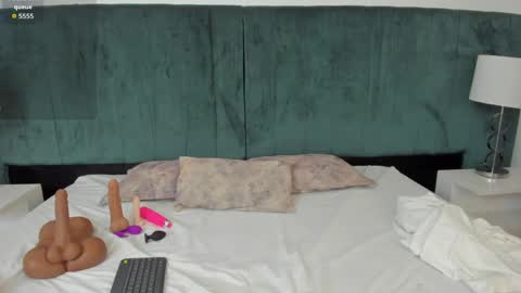 scarlett__noir online show from April 8, 2026, 10:32 pm