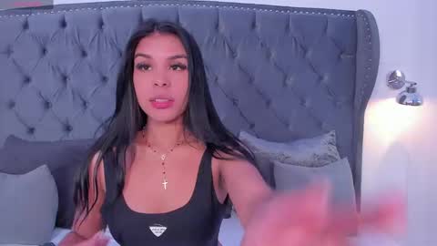 Snapshot of scarlett_bunnyy chatting on October 8, 2025, 10:40 pm online show from October 8, 2025, 10:40 pm