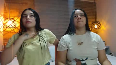 Snapshot of scarlett_evance chatting on November 26, 2025, 9:43 am Scarlett and Jazmin online show from November 26, 2025, 9:43 am