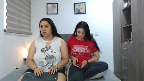 Scarlett and Jazmin online show from April 23, 2026, 11:20 am