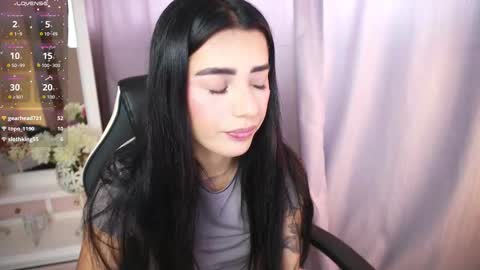 Lauren Scarlett online show from November 24, 2025, 8:41 pm