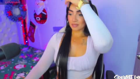 Snapshot of scarlett_luv chatting on December 19, 2024, 5:29 am Kim online show from December 19, 2024, 5:29 am