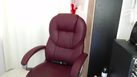 scarlett_mill online show from May 30, 2026, 6:05 pm