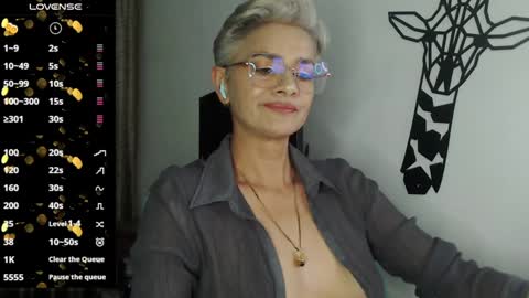 Snapshot of scarlett_paris chatting on January 14, 2025, 11:48 pm Scarlett online show from January 14, 2025, 11:48 pm