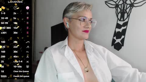 Snapshot of scarlett_paris chatting on January 15, 2025, 11:51 pm Scarlett online show from January 15, 2025, 11:51 pm