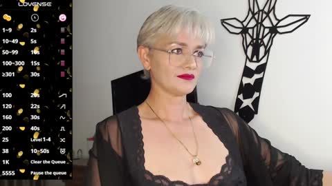 Snapshot of scarlett_paris chatting on February 5, 2025, 11:50 pm Scarlett online show from February 5, 2025, 11:50 pm