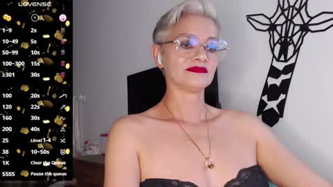 Snapshot of scarlett_paris chatting on February 6, 2025, 10:43 pm Scarlett online show from February 6, 2025, 10:43 pm