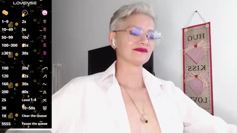 Snapshot of scarlett_paris chatting on February 11, 2025, 2:57 am Scarlett online show from February 11, 2025, 2:57 am