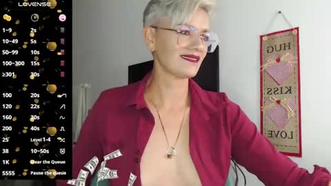 Snapshot of scarlett_paris chatting on February 12, 2025, 2:24 am Scarlett online show from February 12, 2025, 2:24 am