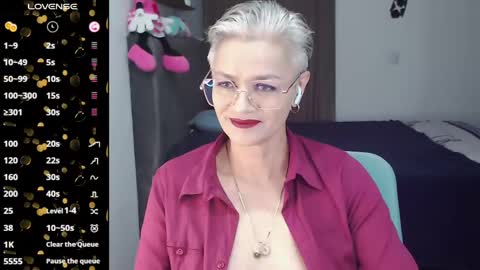 Snapshot of scarlett_paris chatting on February 19, 2025, 11:57 pm Scarlett online show from February 19, 2025, 11:57 pm