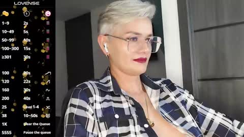 Snapshot of scarlett_paris chatting on February 22, 2025, 2:28 am Scarlett online show from February 22, 2025, 2:28 am