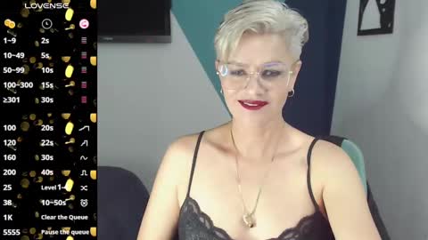 Snapshot of scarlett_paris chatting on February 26, 2025, 11:26 pm Scarlett online show from February 26, 2025, 11:26 pm