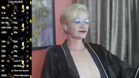 Snapshot of scarlett_paris chatting on September 13, 2025, 12:10 am Scarlett online show from September 13, 2025, 12:10 am