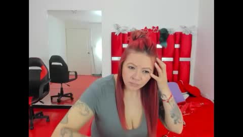 Snapshot of scarlett_red_11 chatting on May 14, 2026, 4:25 pm scarlett_red_11 online show from May 14, 2026, 4:25 pm
