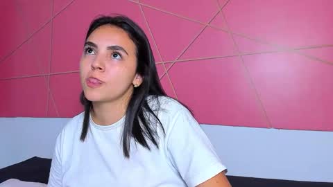 Isabella online show from December 19, 2025, 8:10 am