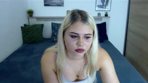 Snapshot of scarlettblue22 chatting on September 17, 2025, 1:24 pm Hi there guys My pleasure in your hands pvt is open online show from September 17, 2025, 1:24 pm